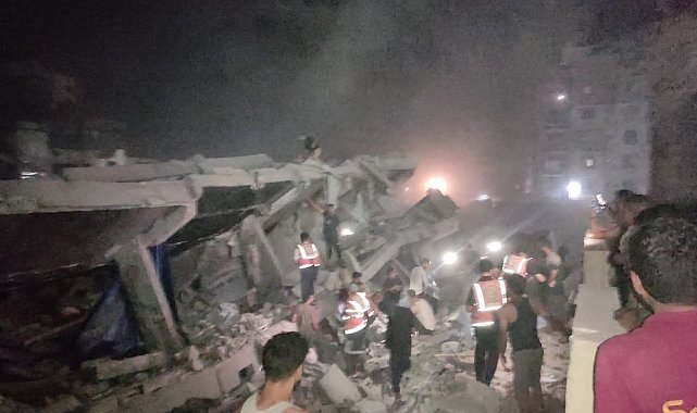 Gazze'de İsrail saldırılarında daha önce hasar gören bina yıkıldı: En az 8 ölü