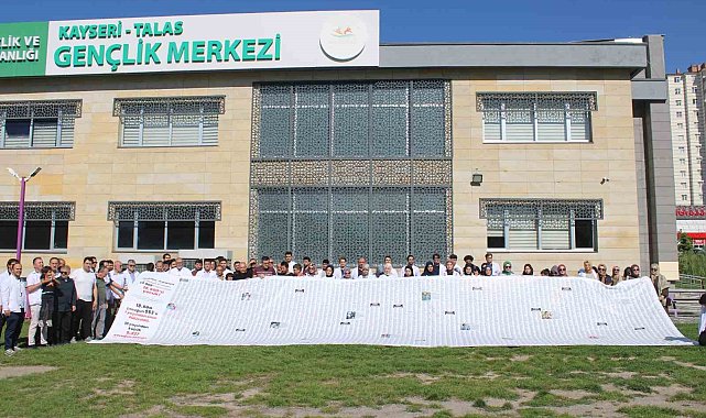 Gazze'de ölen çocukların ismi 12 metre uzunluğundaki pankarta sığmadı