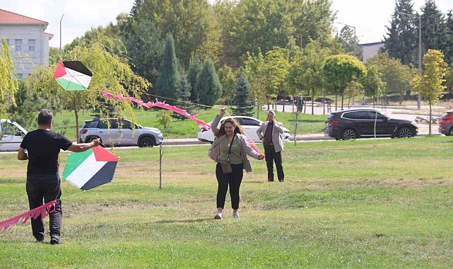 Gazze'deki çocuklar için gökyüzüne uçurtma bıraktılar