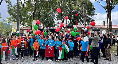 Gazzeli çocuklar için gökyüzüne umut uçuruldu
