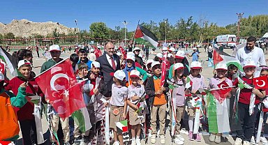 Gazzeli çocuklar için uçurtmalar gökyüzüyle buluştu