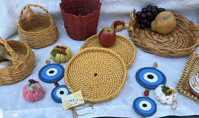 Geri dönüşüm kağıtlarını sanata çeviriyor