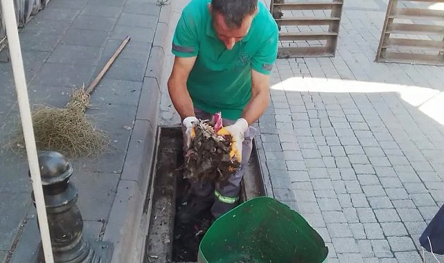 Germencik'te yağış sezonu öncesi mazgallar temizleniyor