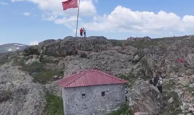 Gümüşhane'de 2 bin 500 rakımdaki Taş Mescid ilgi çekiyor