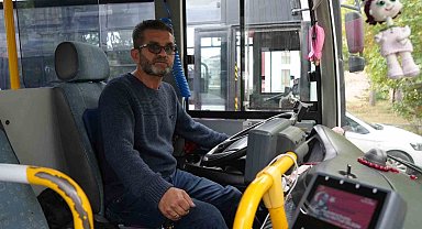 Halk otobüsünde unutulan para dolu çanta sahibine teslim edildi