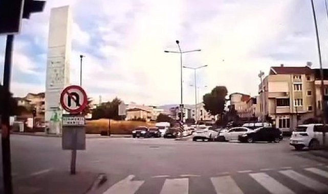 Hatalı dönüş yapan otomobil kazaya neden oldu