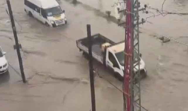 Hatay'da sağanak yağış etkili oldu
