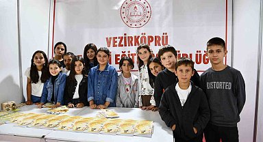 Hayalbaz öğrencilerden masal kitabı