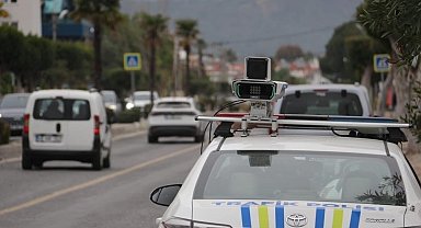 Hızlı sürücüler radara yakalandı