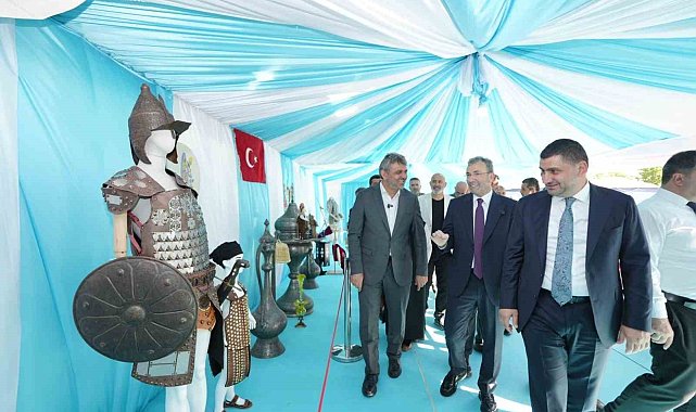 Hollywood'un çarıklarından Anadolu'nun bakırına uzanan el sanatları Pendik'te sergileniyor