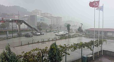 Hopa'da dalgalar metrelerce yükseldi