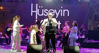 Hüseyin Kağıt coşturdu, Başkan Daban sahnede oynadı