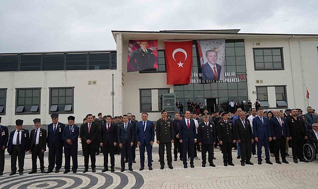 Iğdır'da 19 Eylül Gaziler Günü dolayısıyla çelenk sunuldu