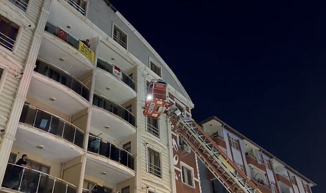 Iğdır'da dubleks dairede çıkan yangında 18 kişi dumandan etkilendi