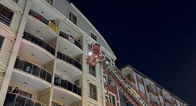 Iğdır'da dubleks dairede çıkan yangında 18 kişi dumandan etkilendi