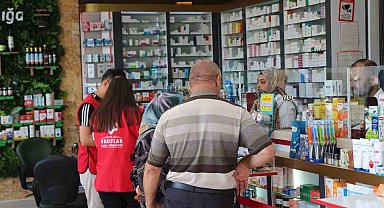 İhtiyaç sahiplerine eczane ve gıda desteği
