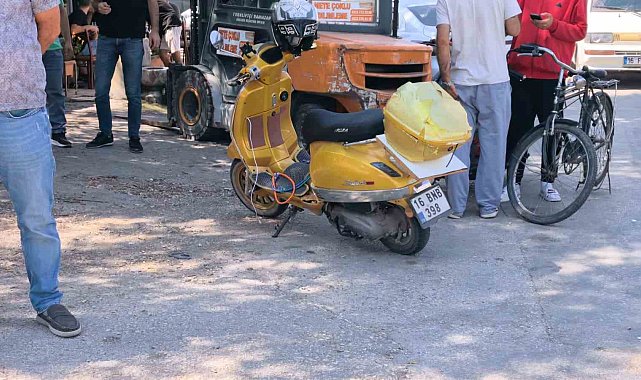 İki otomobil ile çarpışan motosiklet sürücüsü yaralandı
