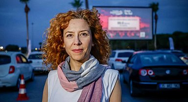 İnciraltı'nda arabada sinema keyfi