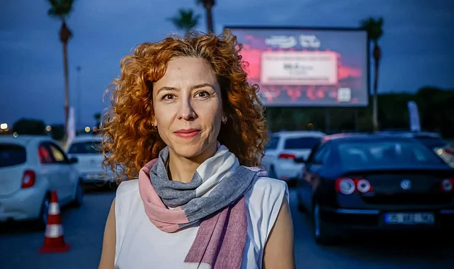 İnciraltı'nda arabada sinema keyfi