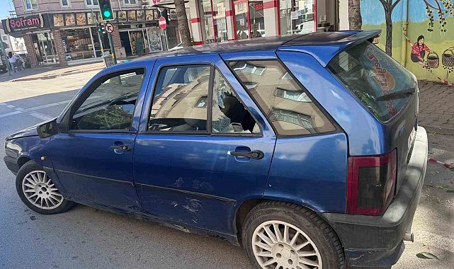 İnegöl'de otomobille çarpışan motosikletin sürücüsü yaralandı