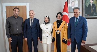 İnönü Üniversitesinde iki akademisyene cübbe giydirildi