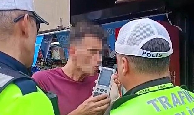 İş yerinin tabela ve tentesine çarptı, alkolmetreyi üflemek yerine içine çekti