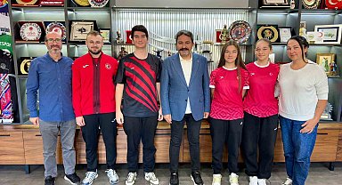İşitme engelli milli badmintoncu Beren Su Ulus'tan Avrupa ikinciliği
