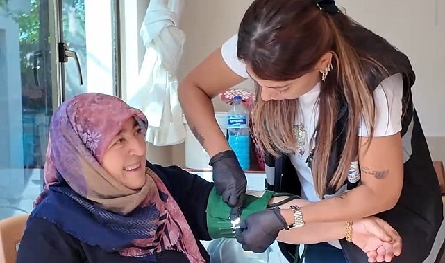 İskenderun Belediyesi evde sağlık hizmetleriyle vatandaşlara destek oluyor