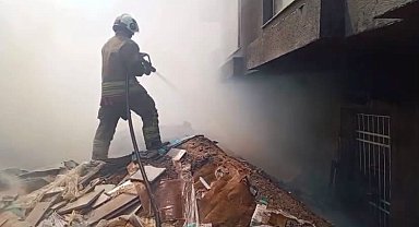 İskenderun'da inşaat alanında çöp yangını çıktı