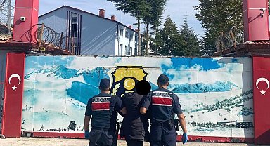 Isparta'da 42 yıl hapis cezasıyla aranan hükümlü saklandığı köyde yakalandı