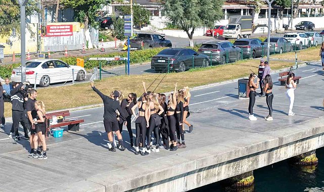 İstanbul Boğazı'nda görkemli yaza veda: Yüzlerce jet ski boğazda görsel şölen oluşturdu