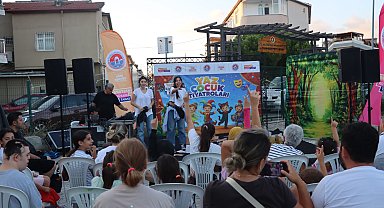 İstanbul Maltepe'de açık hava çocuk tiyatrosunda yaz finali gerçekleşti