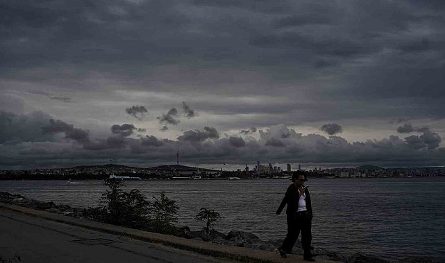 İstanbul'da gökyüzünü gri bulutlar kapladı