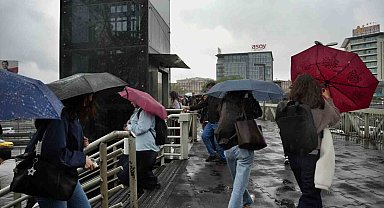İstanbul'da sağanak yağış etkili oluyor