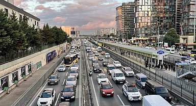 İstanbul'da trafik yoğunluğu yüzde 69'a ulaştı