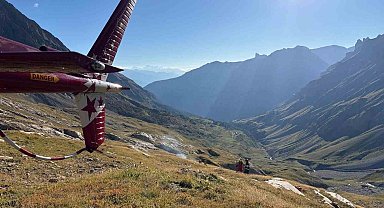 İsviçre'de küçük uçak dağ yamacına çarptı: 3 ölü