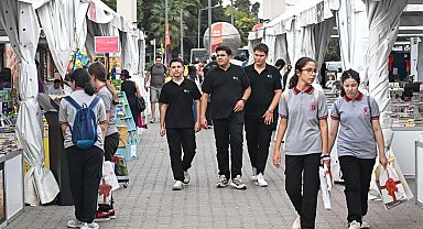 İZKİTAP Kültürpark'ta kitapseverleri buluşturuyor
