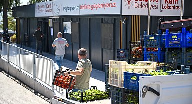 İzmir Bornova'da Dayanışma Tarlası sofralara bereket taşıyor