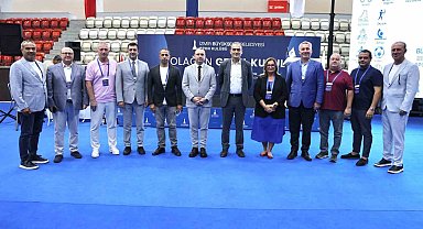 İzmir Büyükşehir Belediyesi Spor Kulübü'nde Berkhan Alptekin güven tazeledi