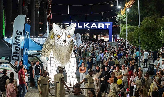 İzmir Enternasyonal Fuarı'nda masalsı buluşma: "Beyaz Tilki" büyük ilgi gördü