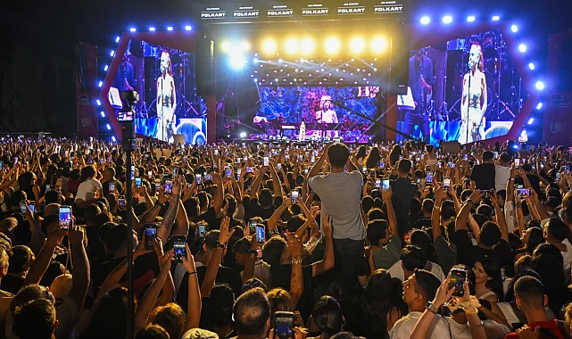 İzmir Enternasyonal Fuarı'nda Yıldız Tilbe rüzgarı esti