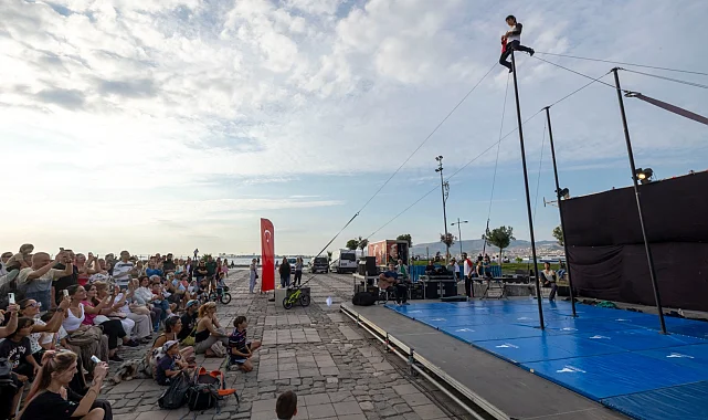İzmir Gündoğdu Meydanı'nda sanat dolu buluşma