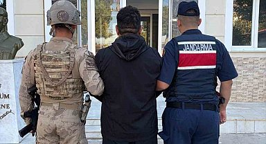 İzmir jandarması, firarileri arazide yakaladı