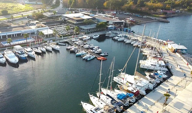 İzmir Marina'da pop klasikleri
