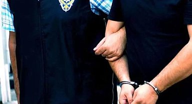 İzmir merkezli vatandaşlık soruşturmasında 3 şüpheli gözaltında
