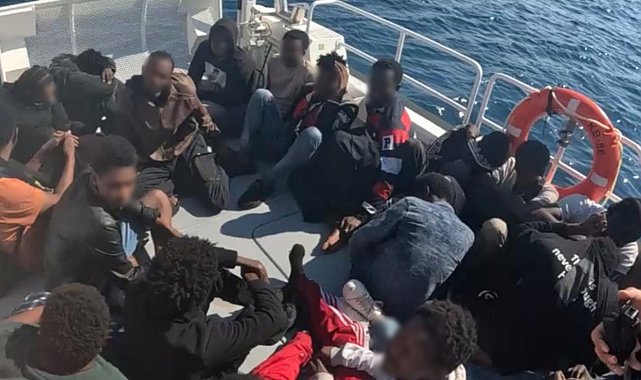 İzmir'de 56 düzensiz göçmen yakalandı, 20 göçmen kurtarıldı