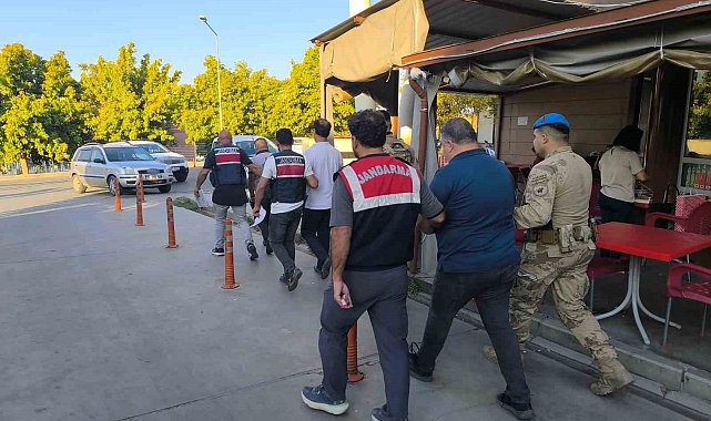 İzmir'de FETÖ'nün güncel yapılanmasına finansman operasyonu: 21 gözaltı