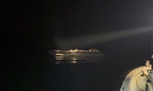 İzmir'de yasa dışı geçişe Sahil Güvenlik engeli: 55 düzensiz göçmen ve 4 organizatör yakalandı