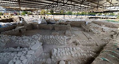 İzmir'in Troya'sı: Yassıtepe'den zenginliğin izleri çıktı
