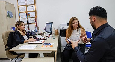 İzmir'de iletişimin önündeki engeller birlikte aşılıyor